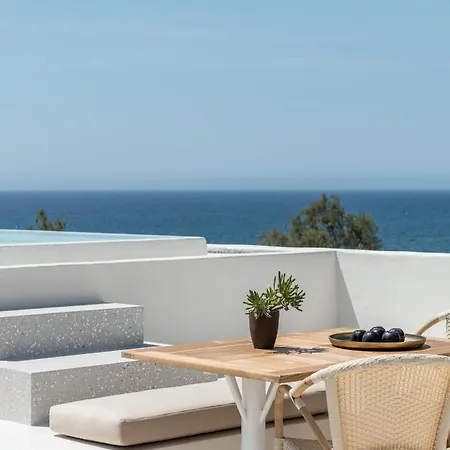 Istoria, A Member Of Design ペリヴォラス